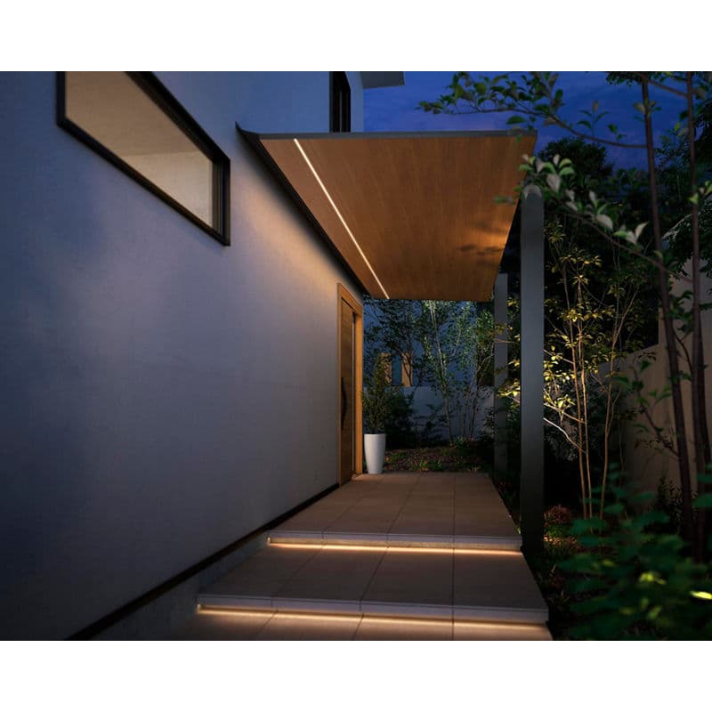 シームレスラインライト施工例 3間×6尺 屋根材 ブラック+チェリーウッド 柱：ブラックの画像